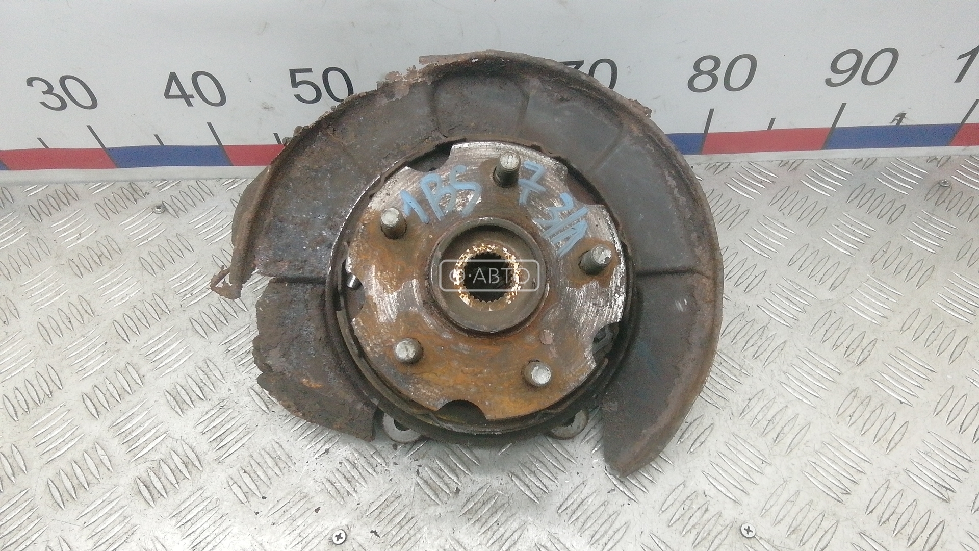 Ступица задняя левая