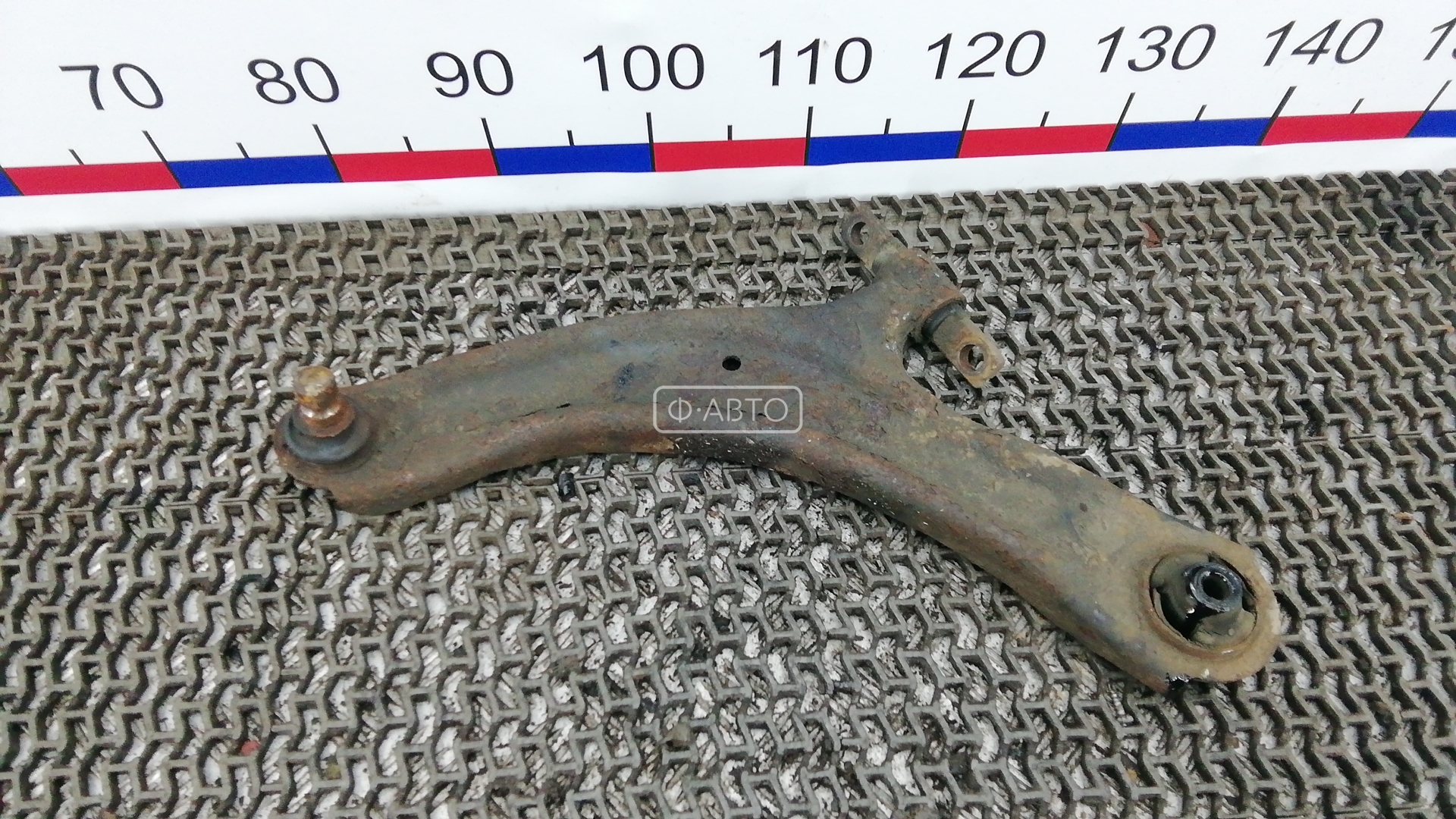 Рычаг передний нижний левый