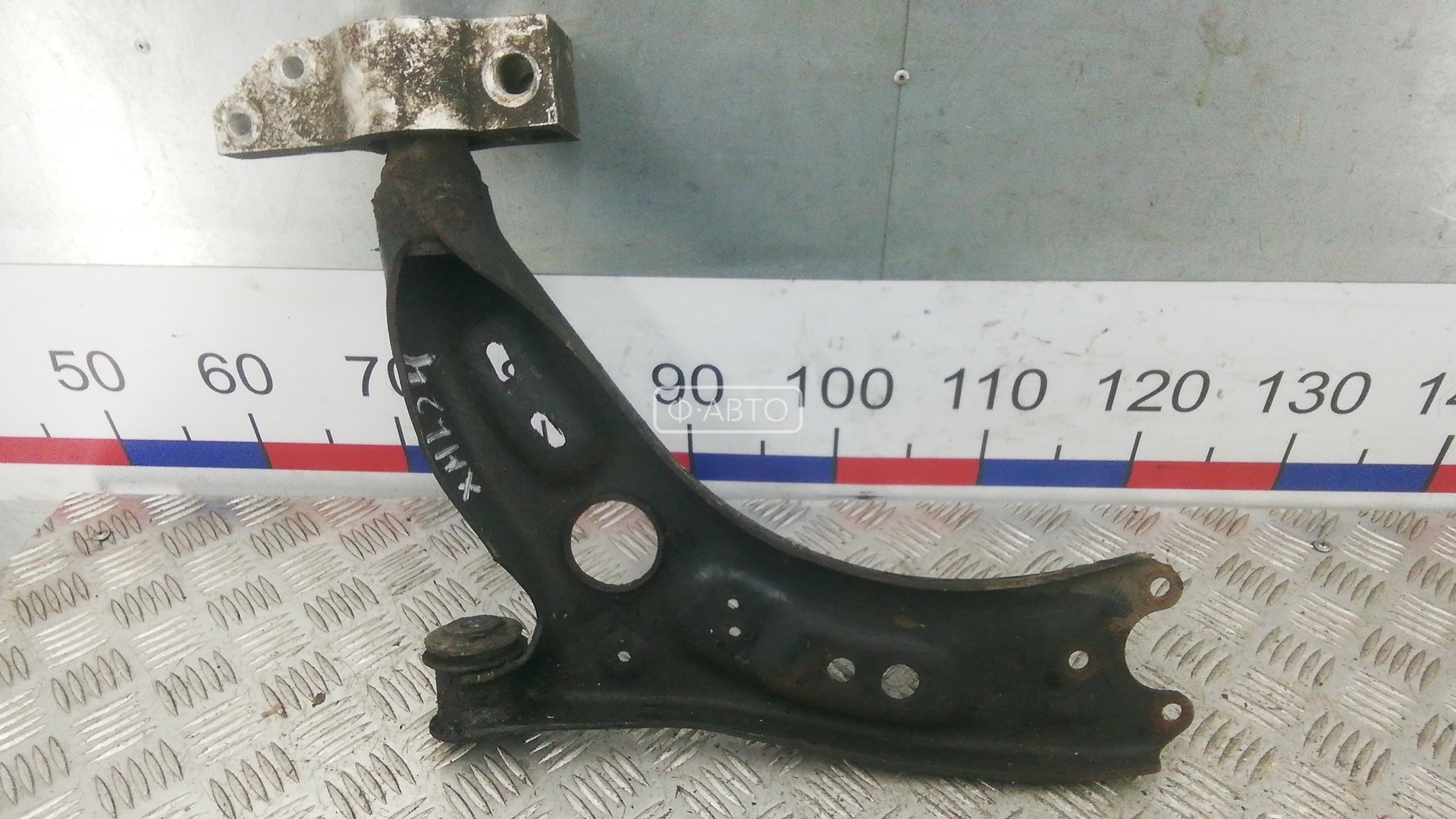 Рычаг передний нижний правый