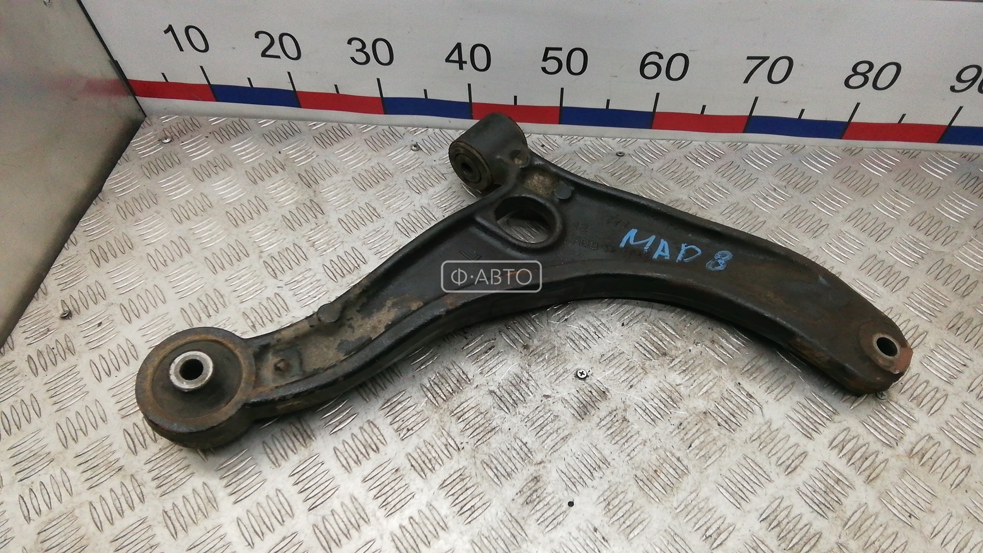 Рычаг передний нижний левый