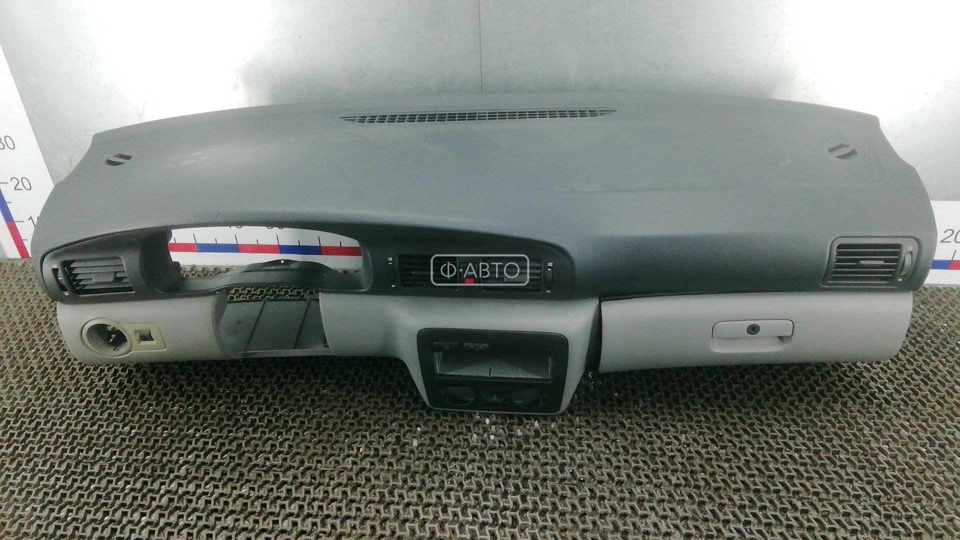 Панель приборов (торпедо)