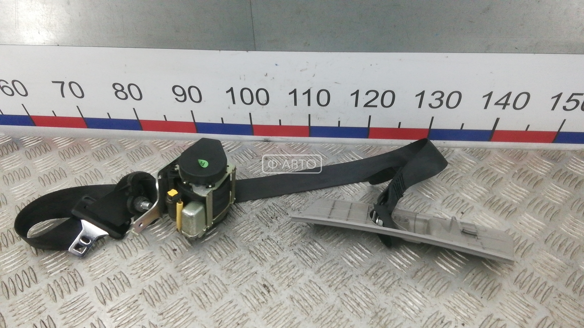 Ремень безопасности с пиропатроном сиденья переднего