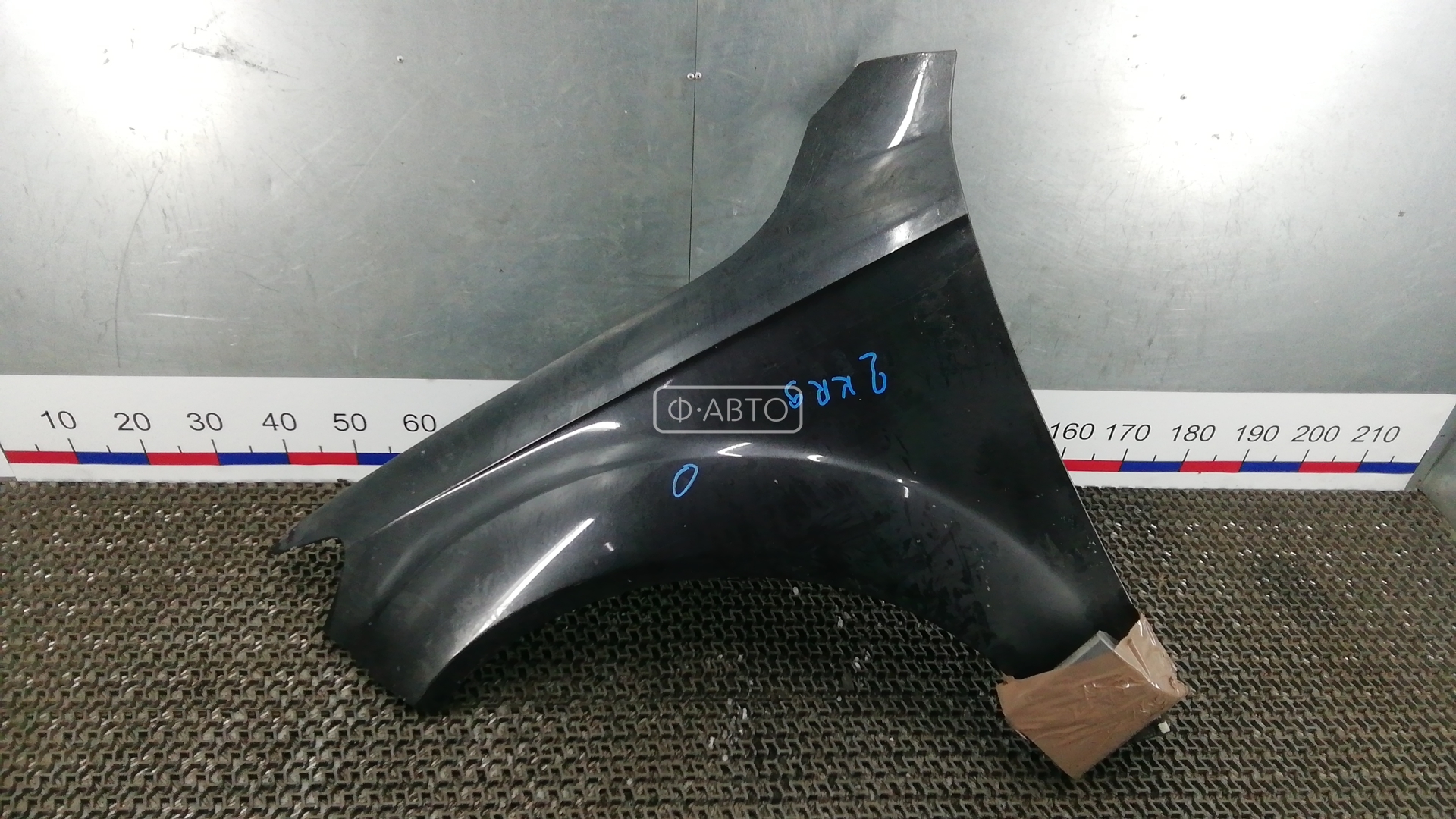 Крыло переднее левое