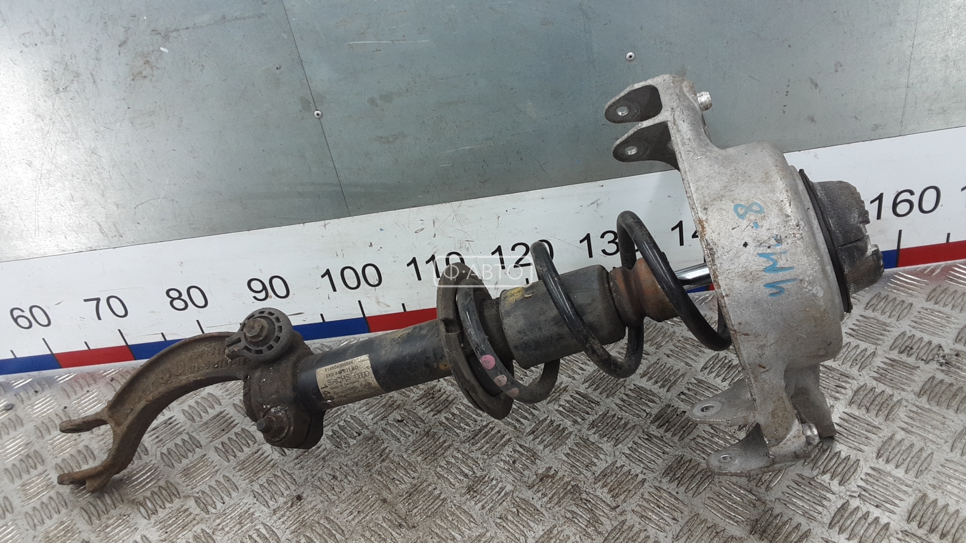 Стойка передняя правая