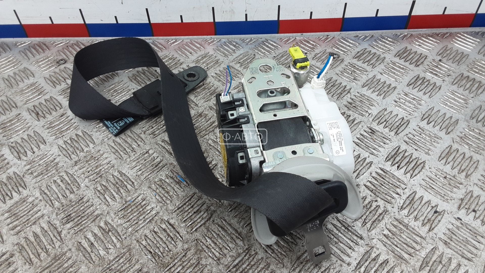 Ремень безопасности с пиропатроном сиденья переднего