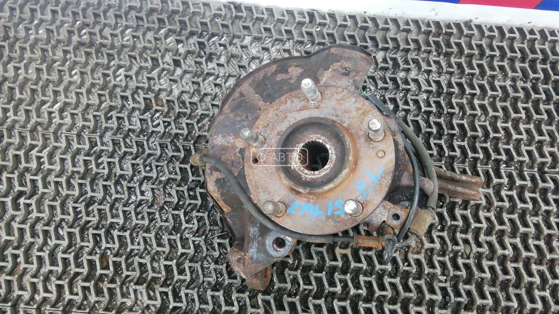 Ступица передняя левая