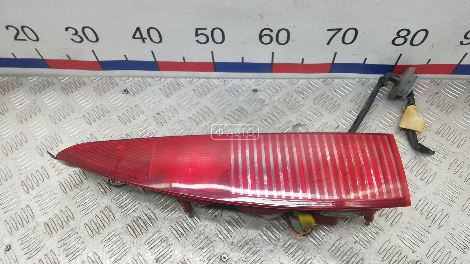 Фонарь задний левый