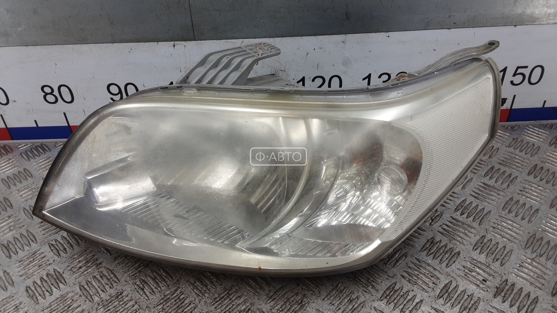 Фара левая