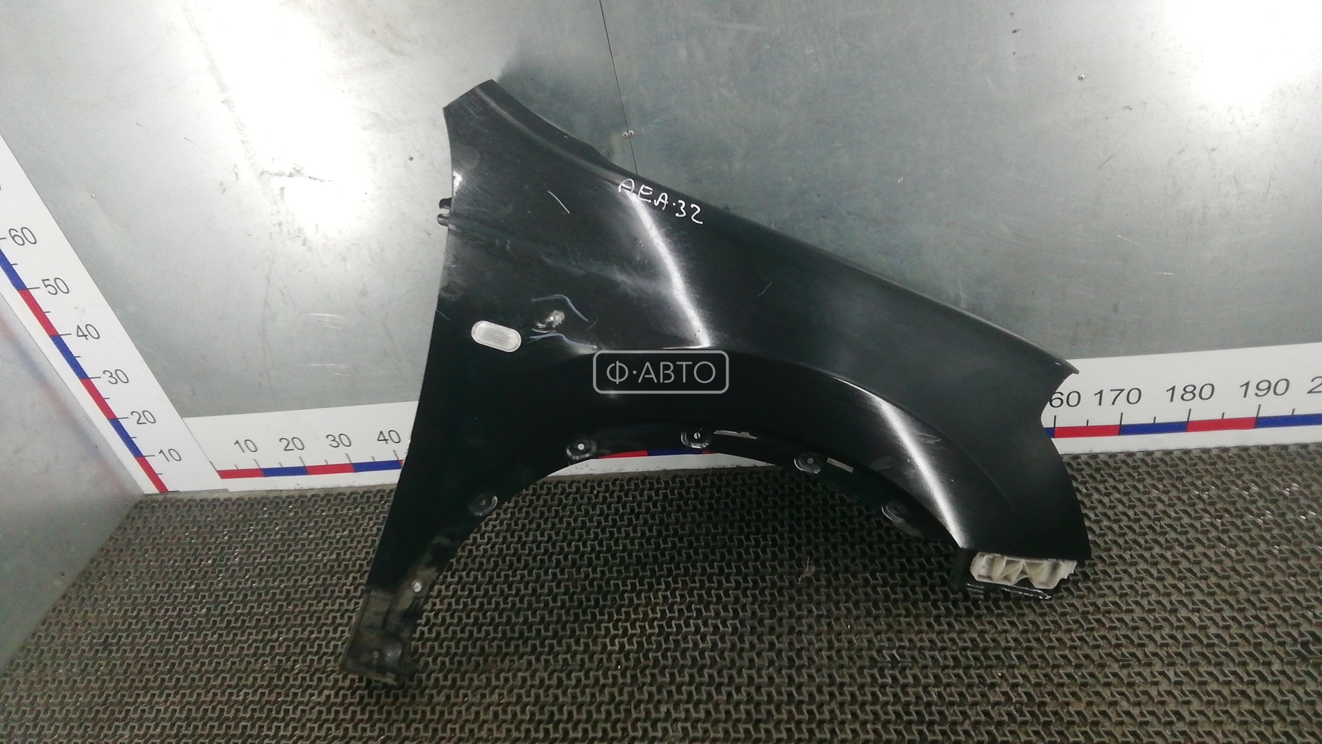 Крыло переднее правое