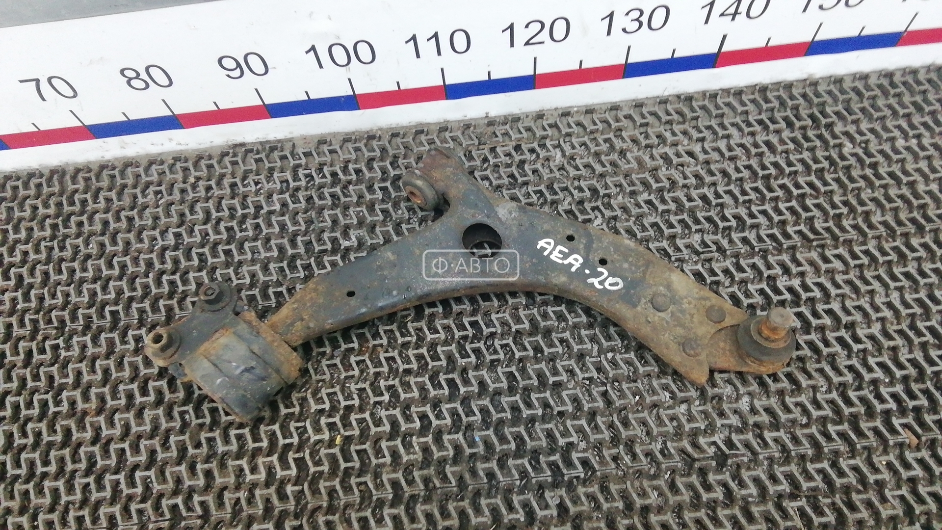 Рычаг передний нижний правый