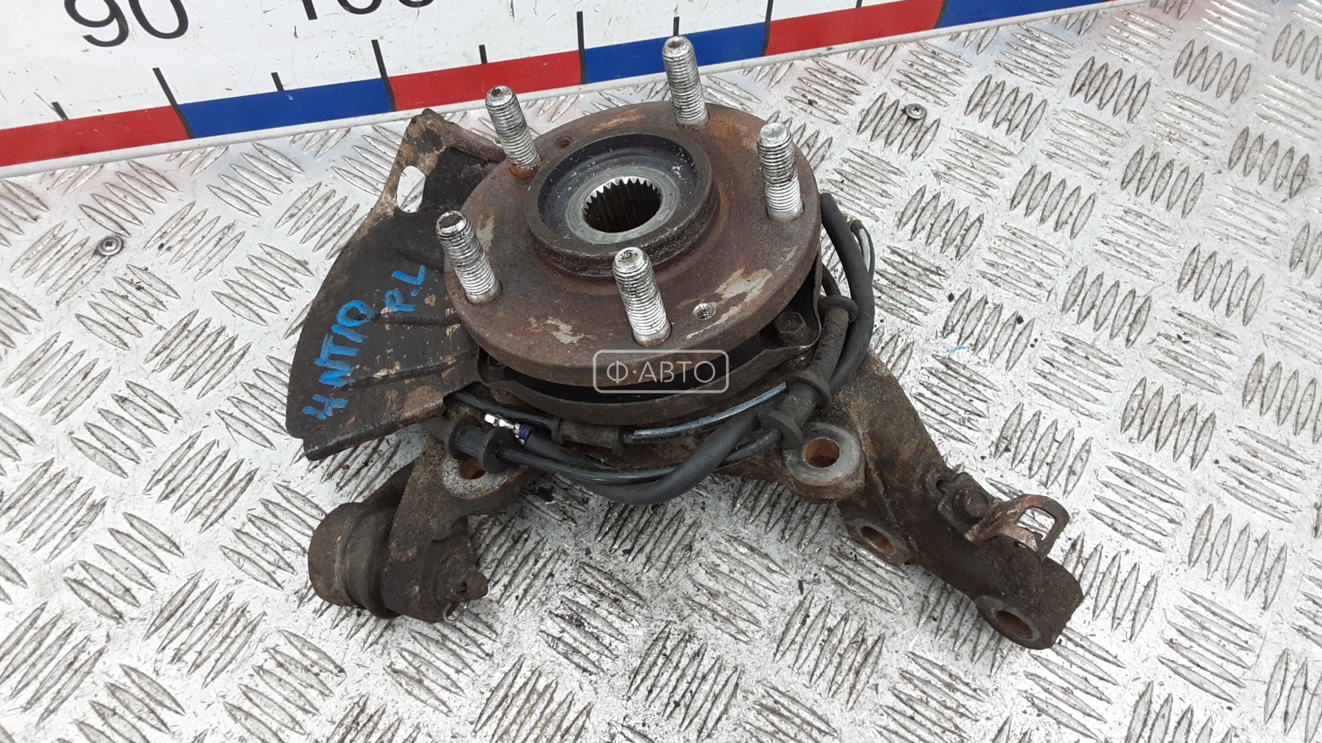 Ступица передняя левая