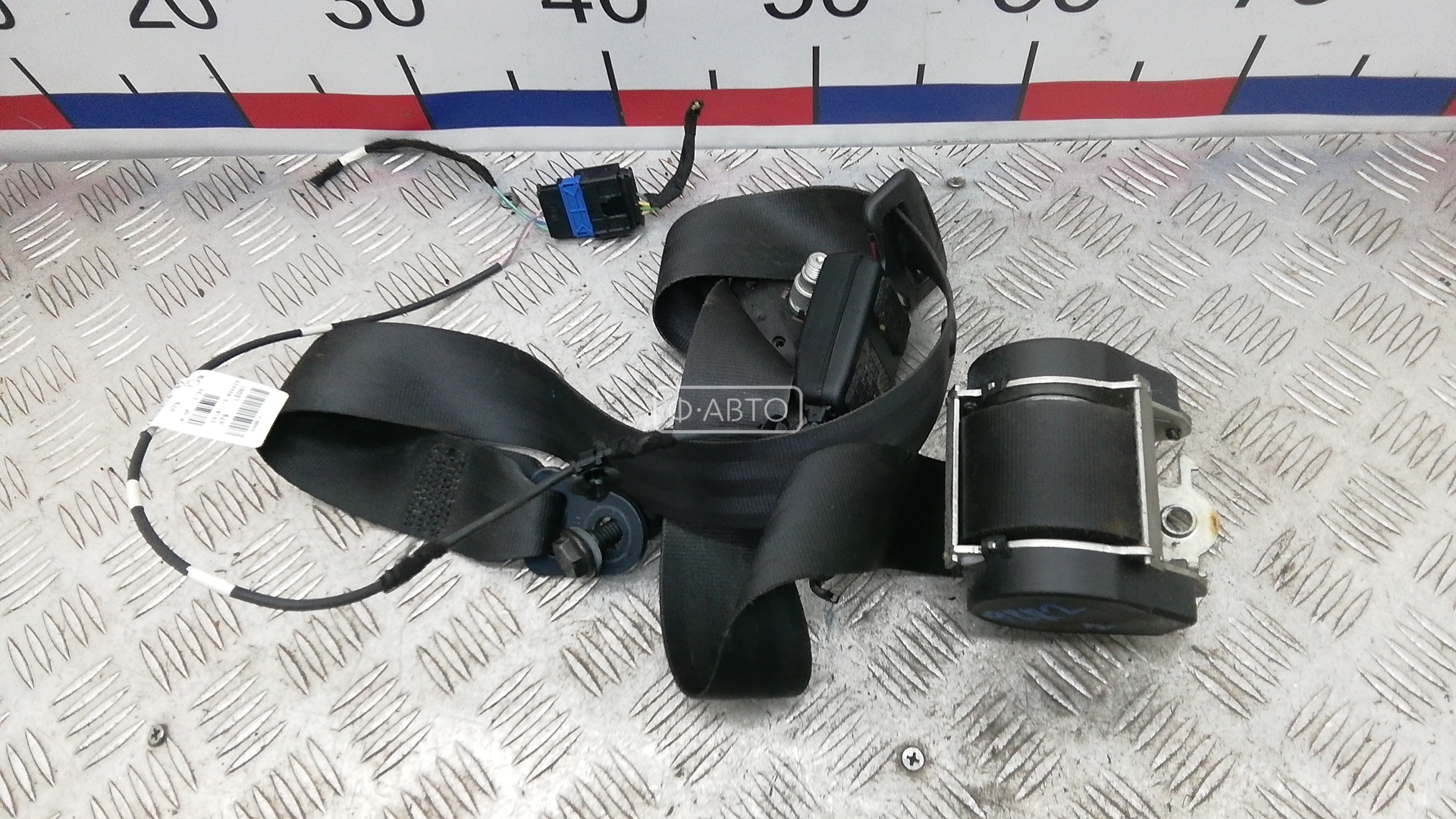 Ремень безопасности с пиропатроном сиденья переднего