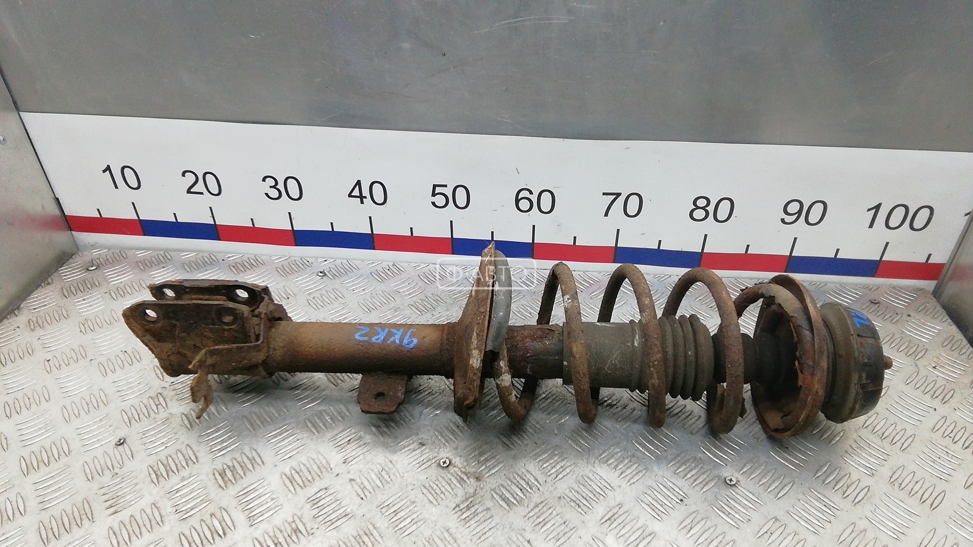 Стойка передняя левая