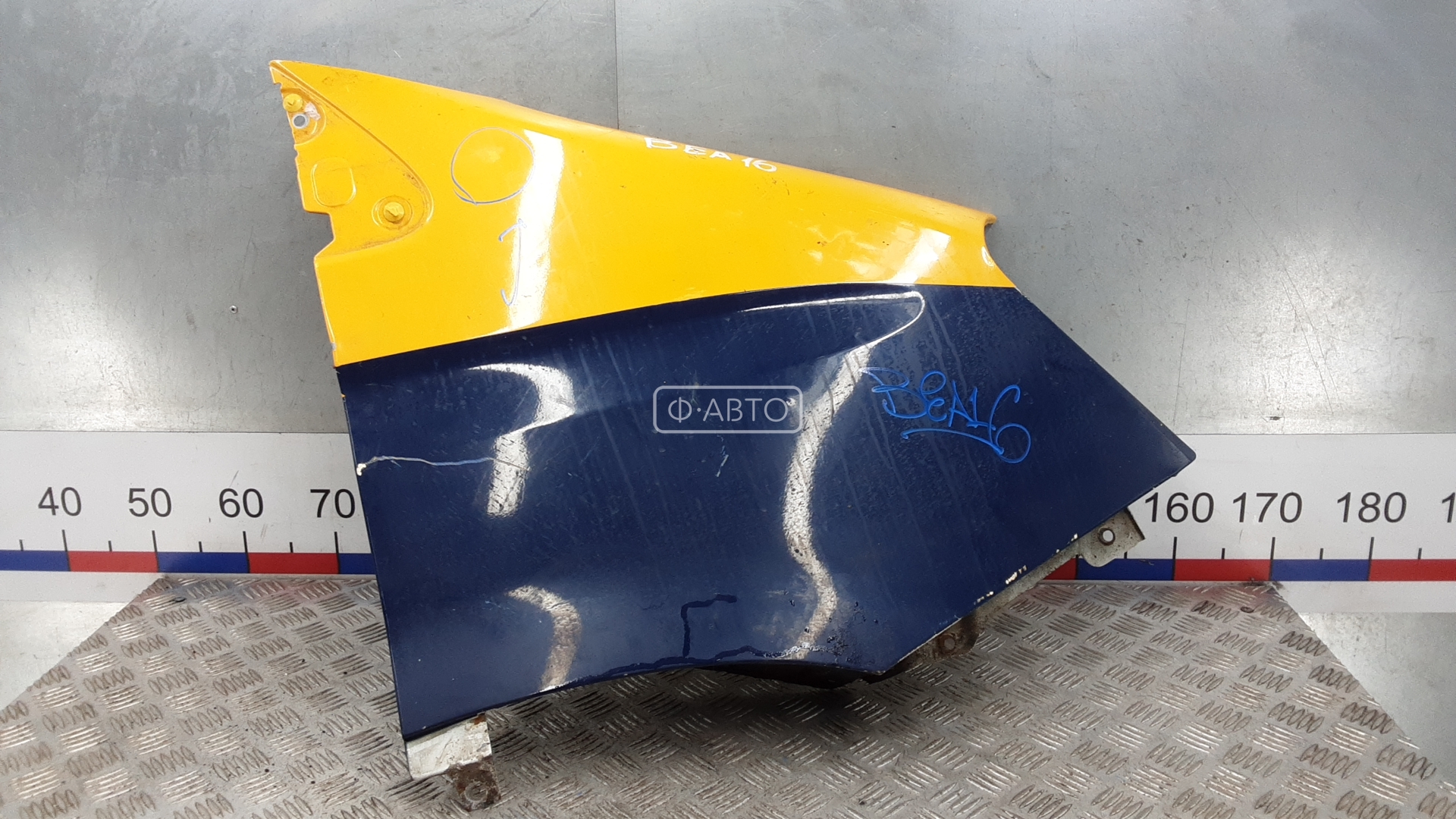 Крыло переднее правое