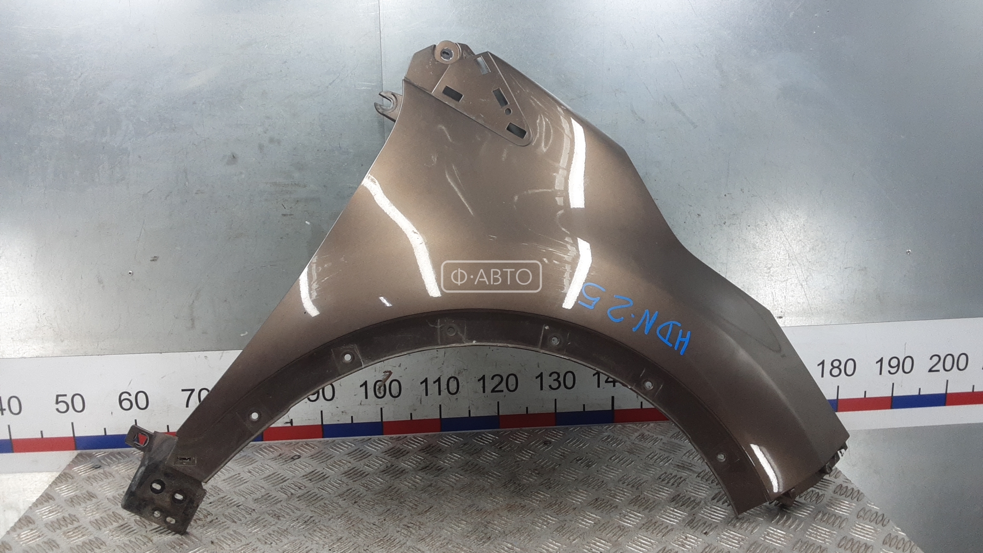 Крыло переднее правое