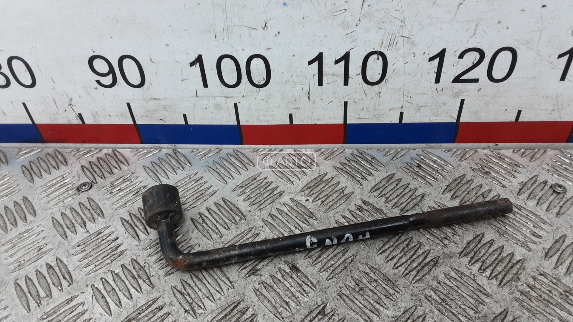 Ключ колесный