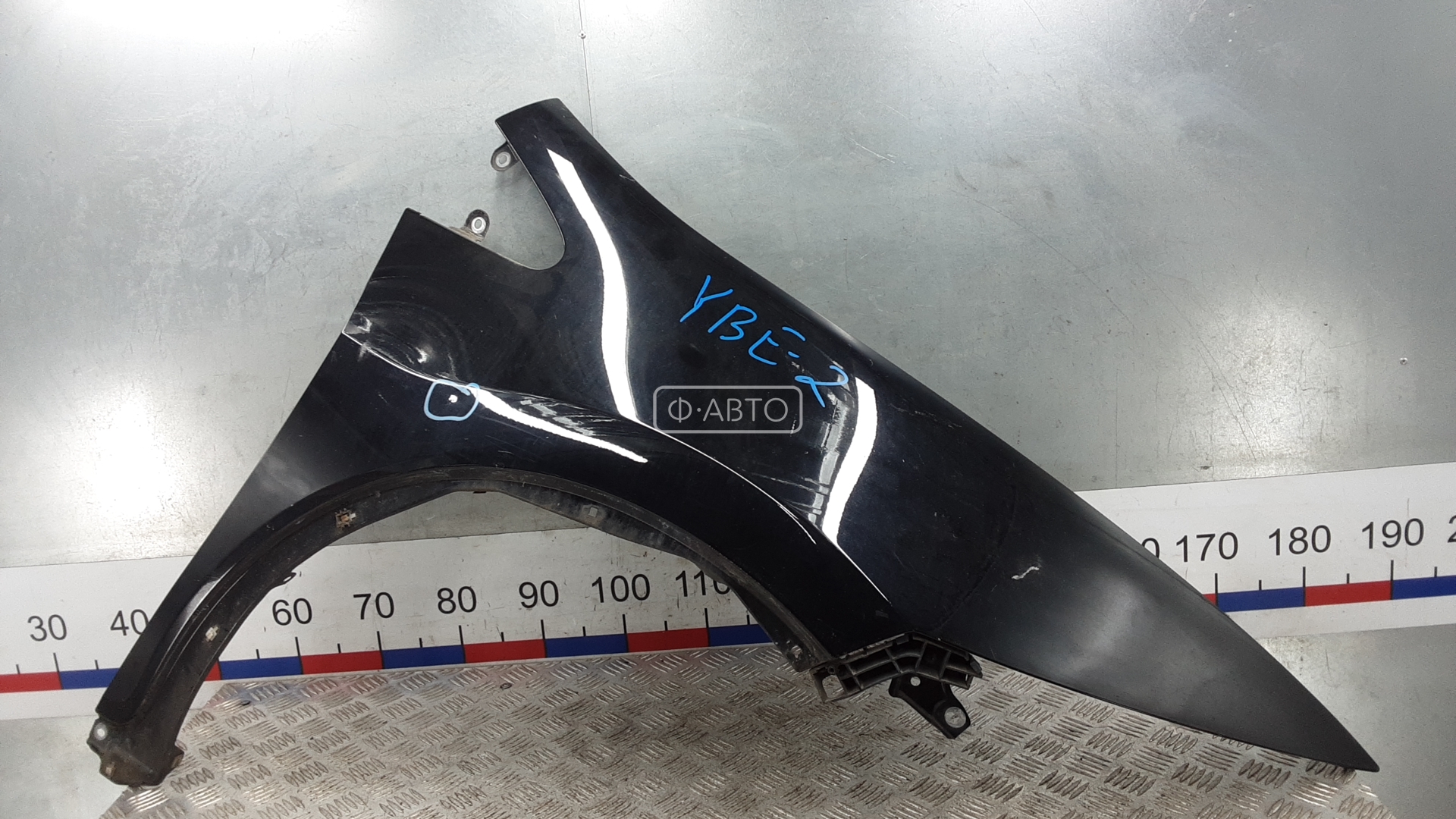 Крыло переднее правое