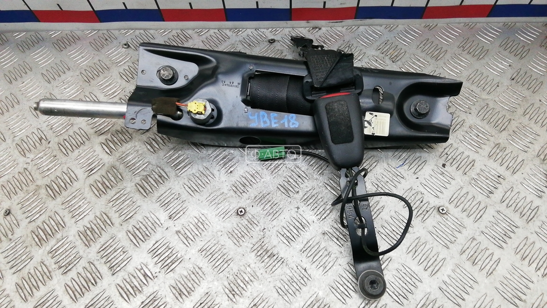 Ремень безопасности с пиропатроном сиденья переднего