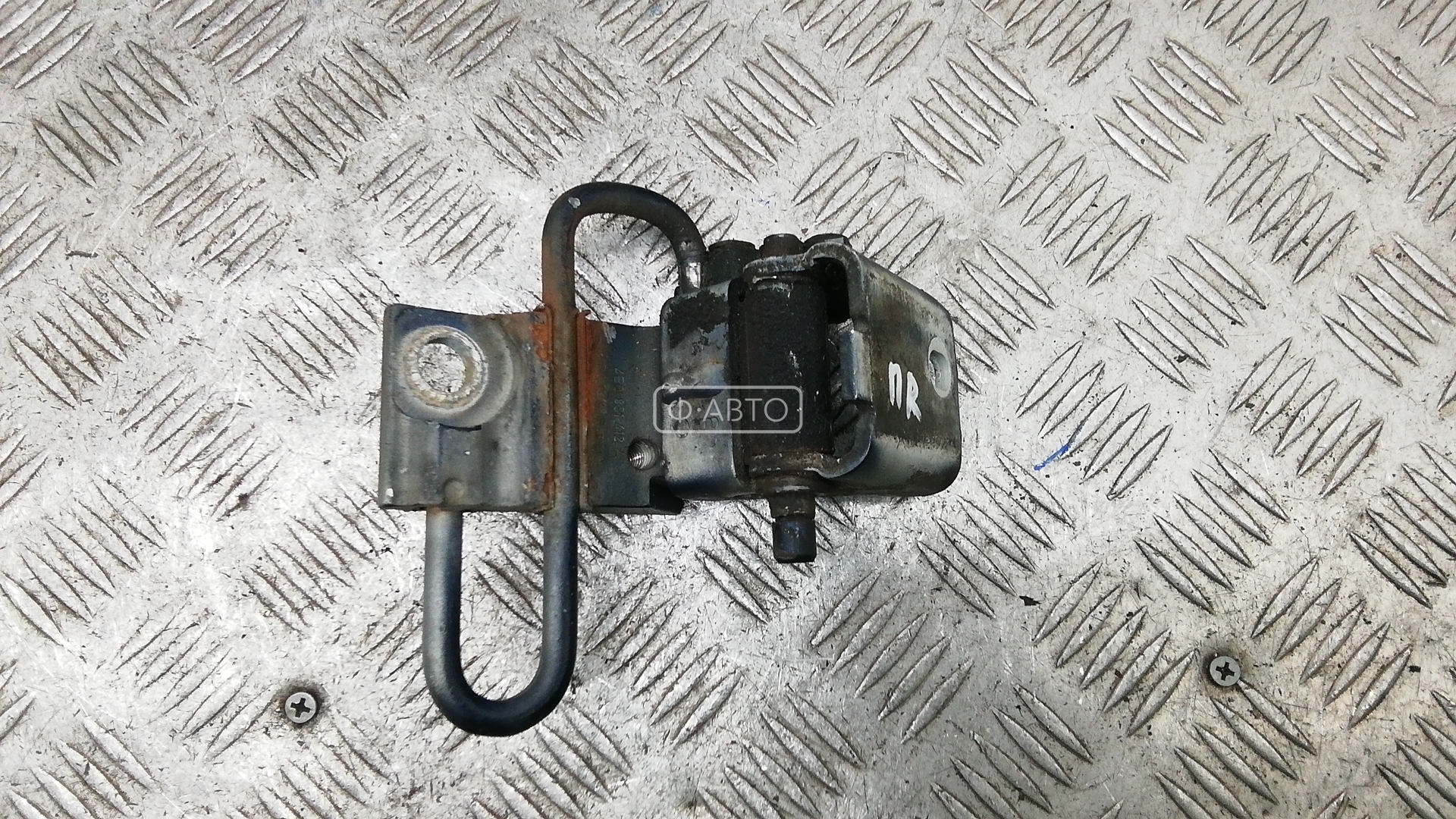 Петля передняя правая