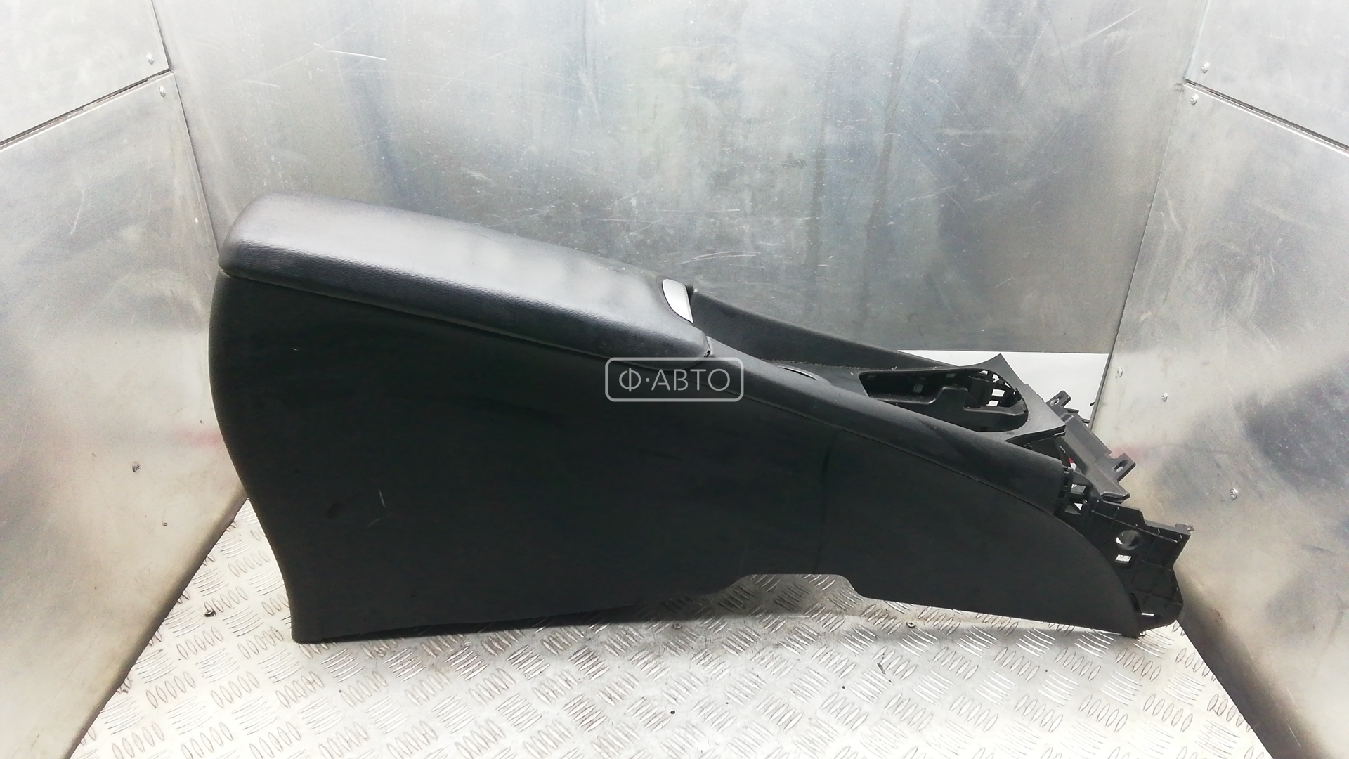 Подлокотник центральный