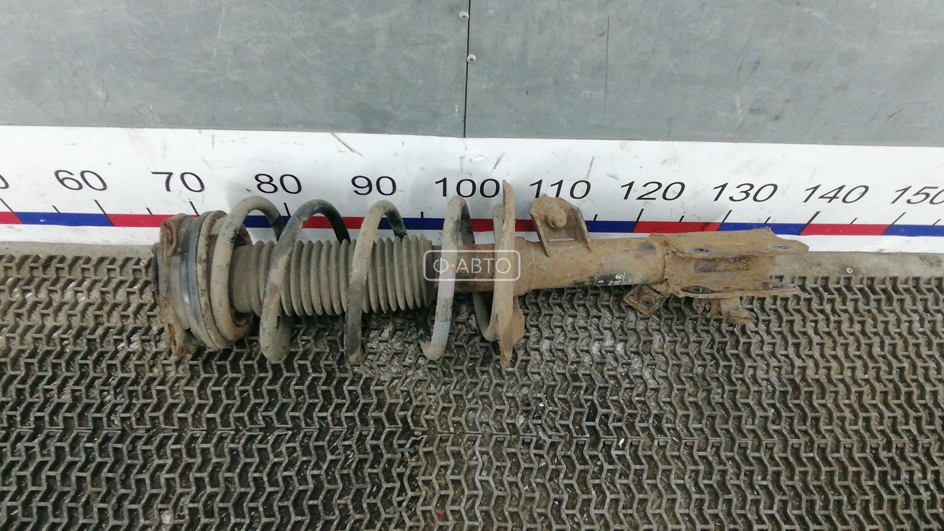 Стойка передняя левая