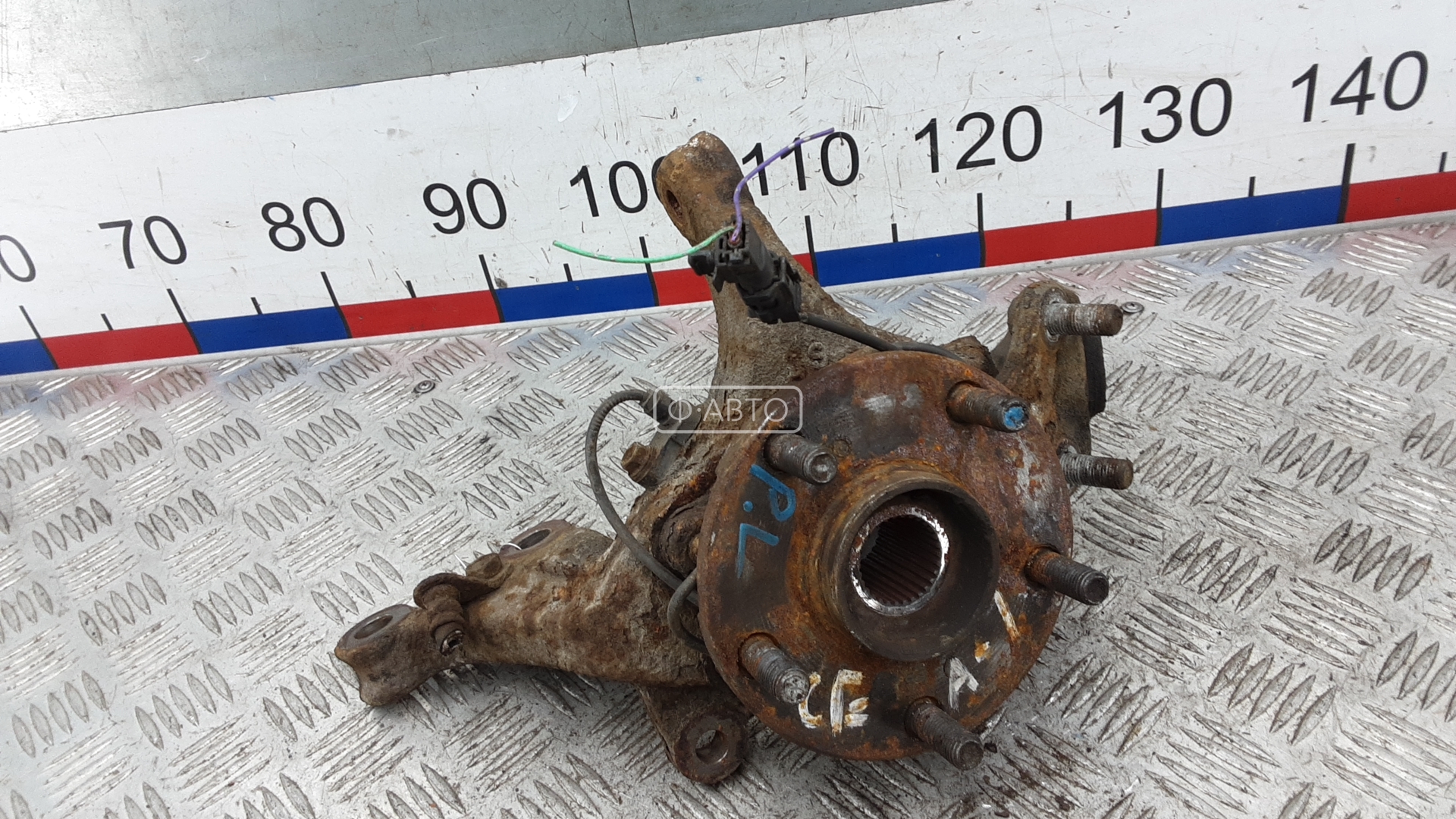 Ступица передняя левая