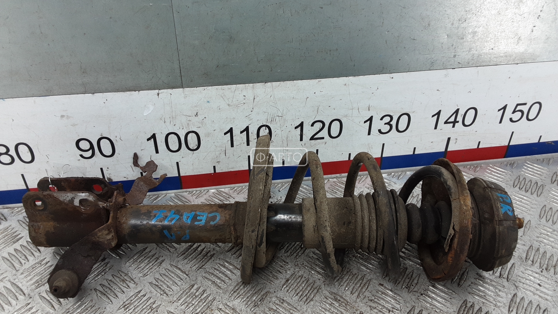 Стойка передняя правая