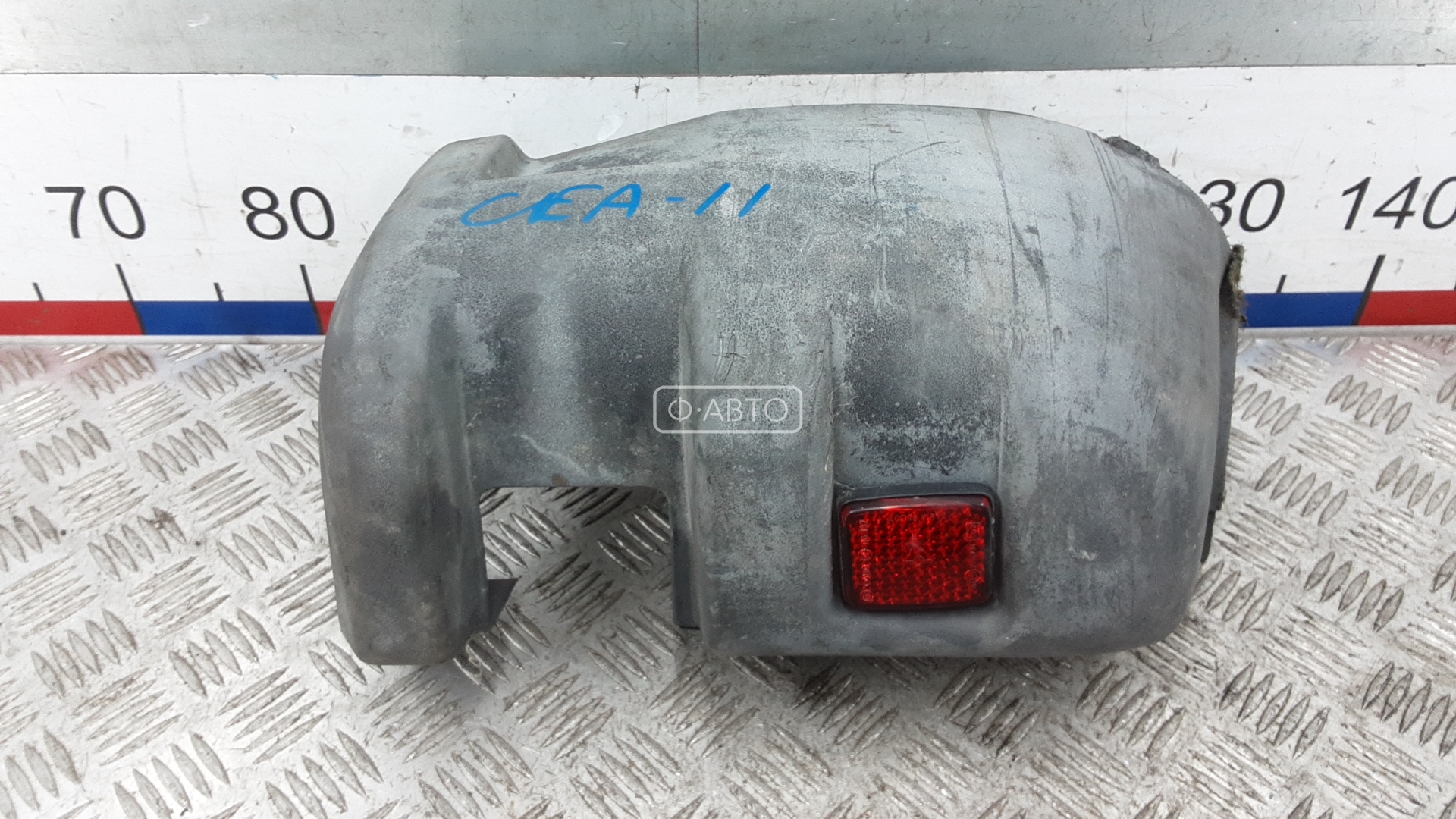 Клык бампера задний правый