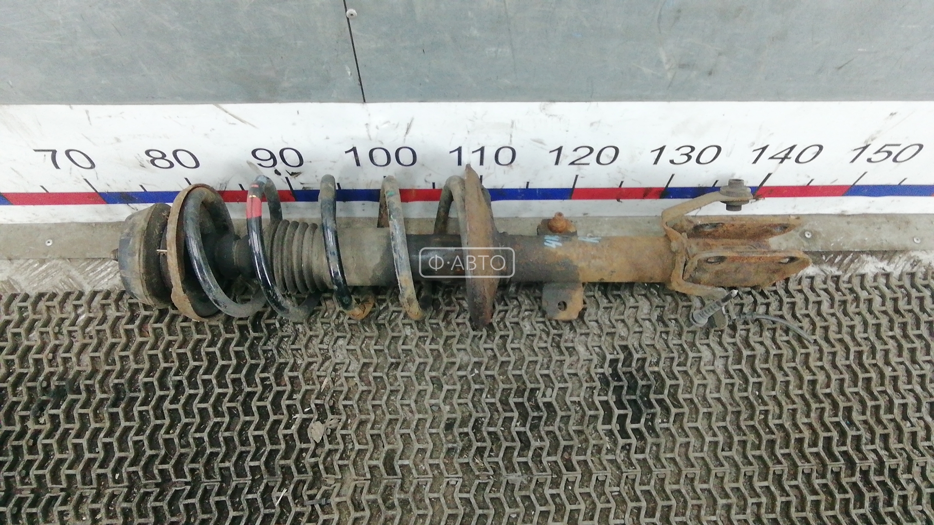 Стойка передняя правая