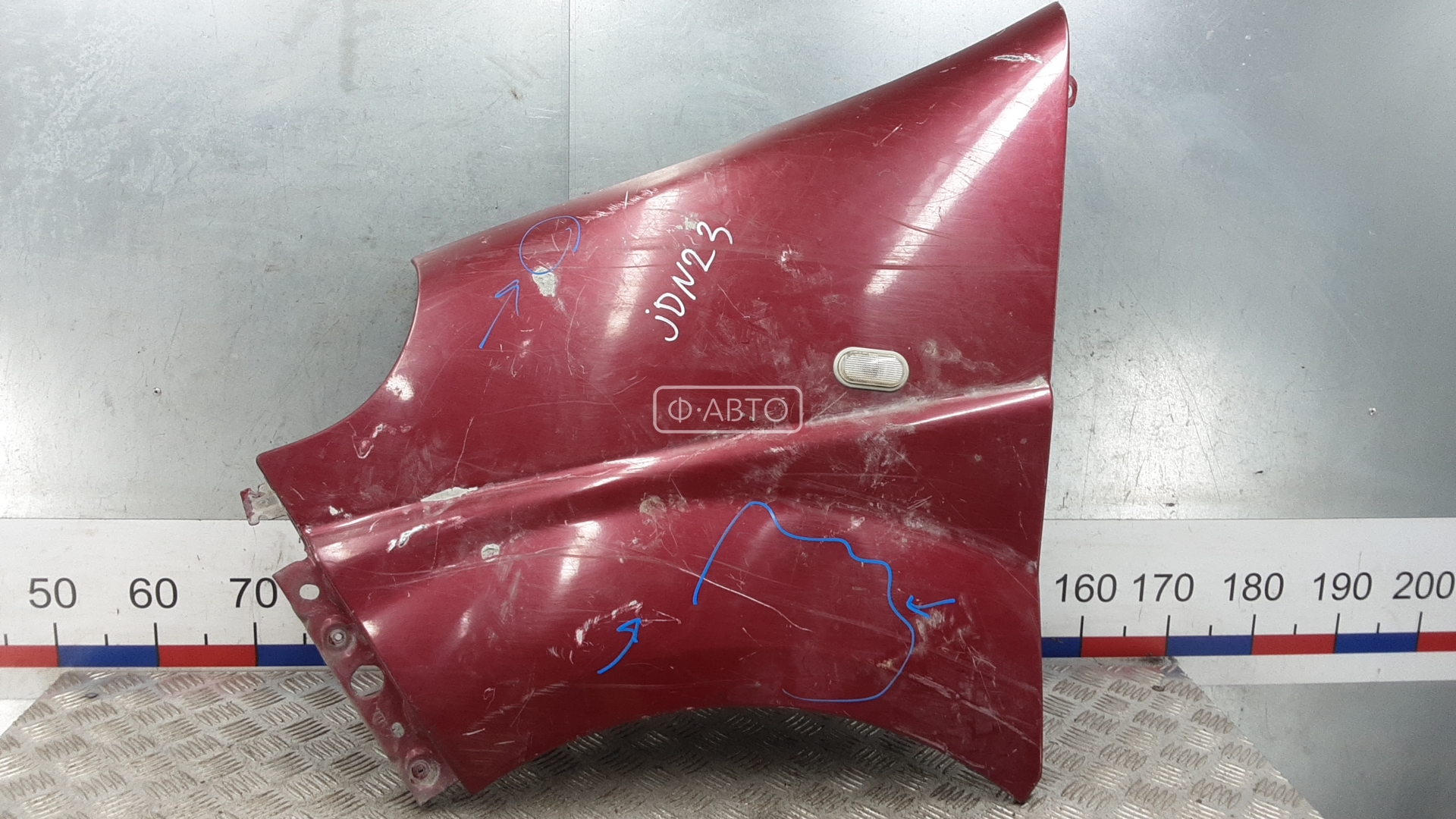 Крыло переднее левое