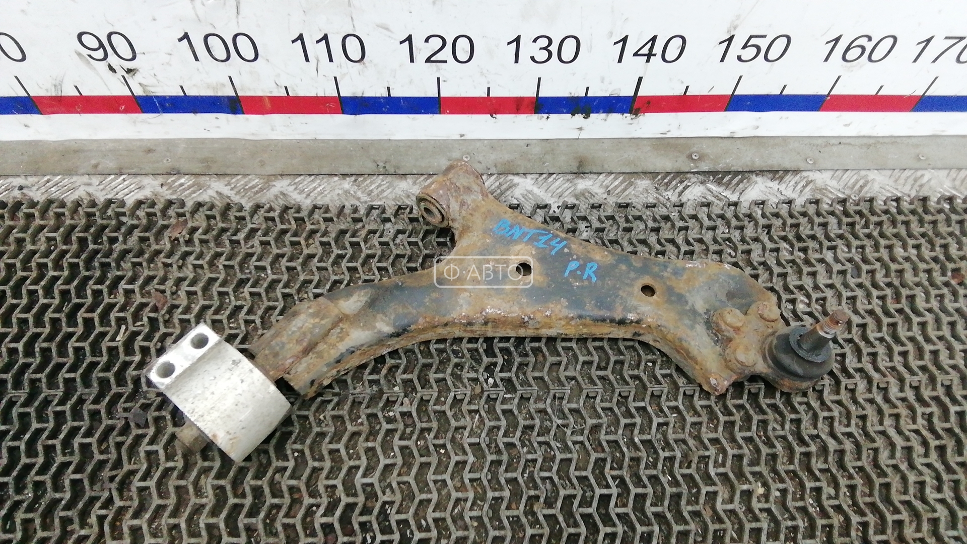 Рычаг передний нижний правый