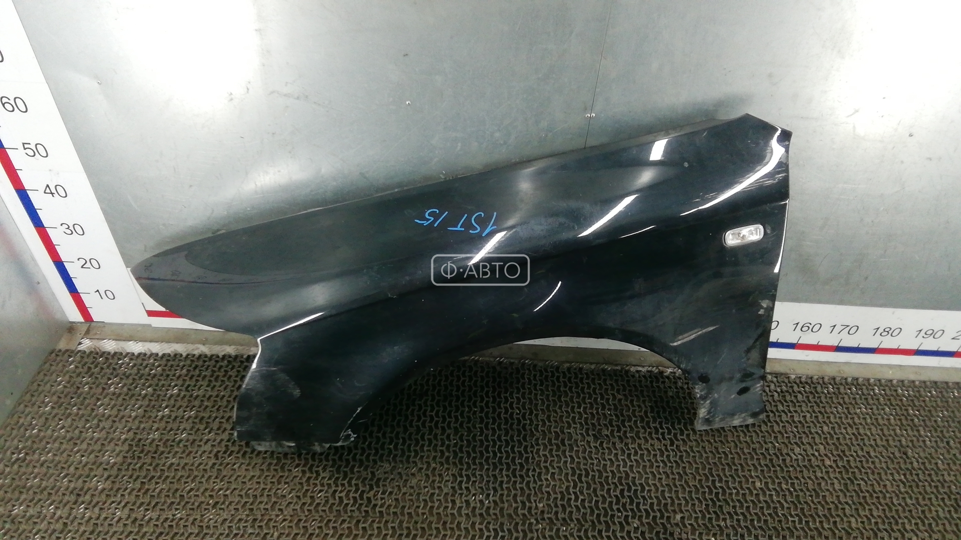 Крыло переднее левое