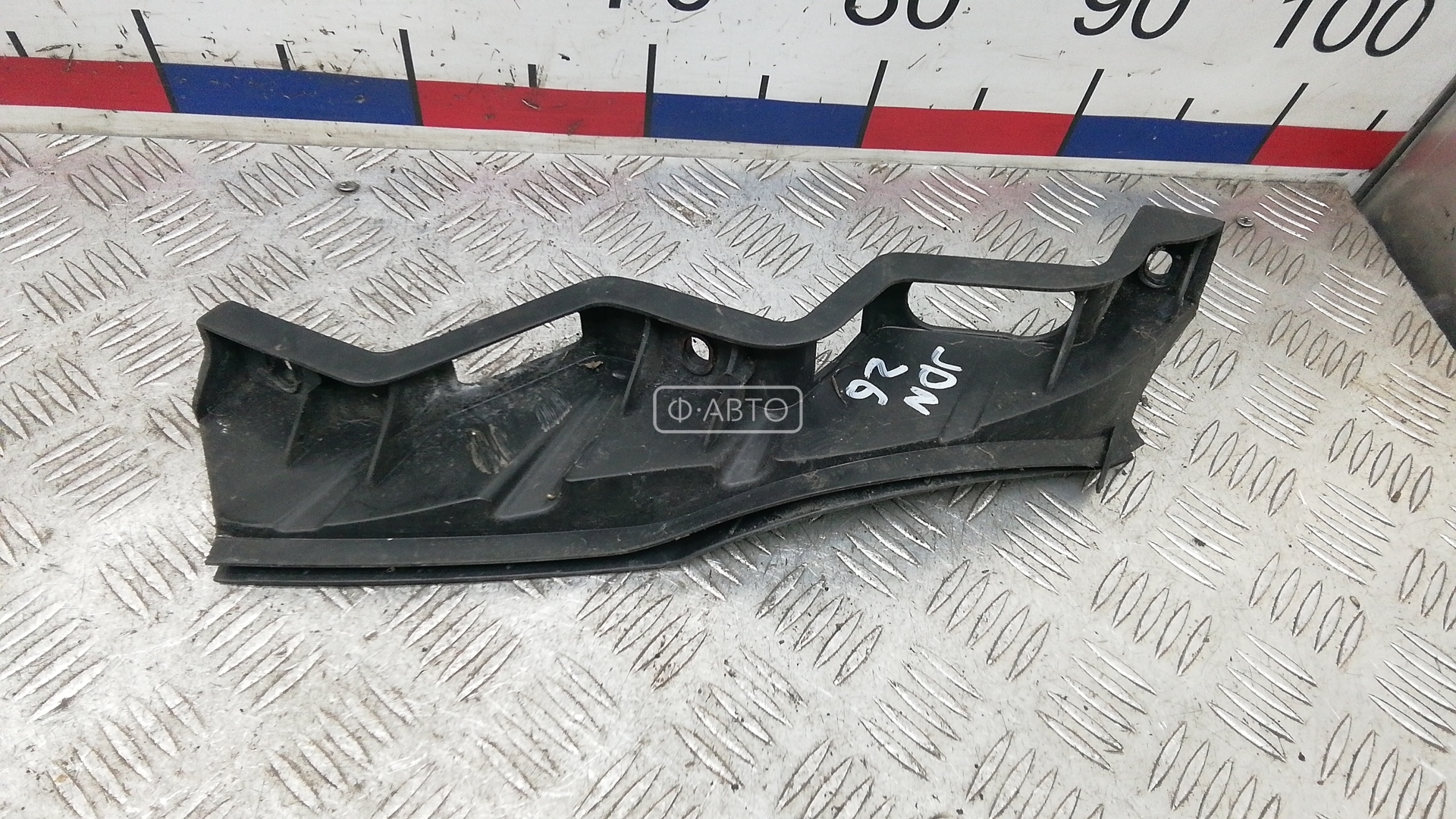 Крепление бампера переднее