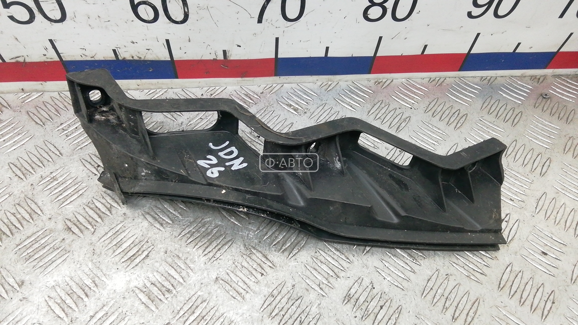 Крепление бампера переднее