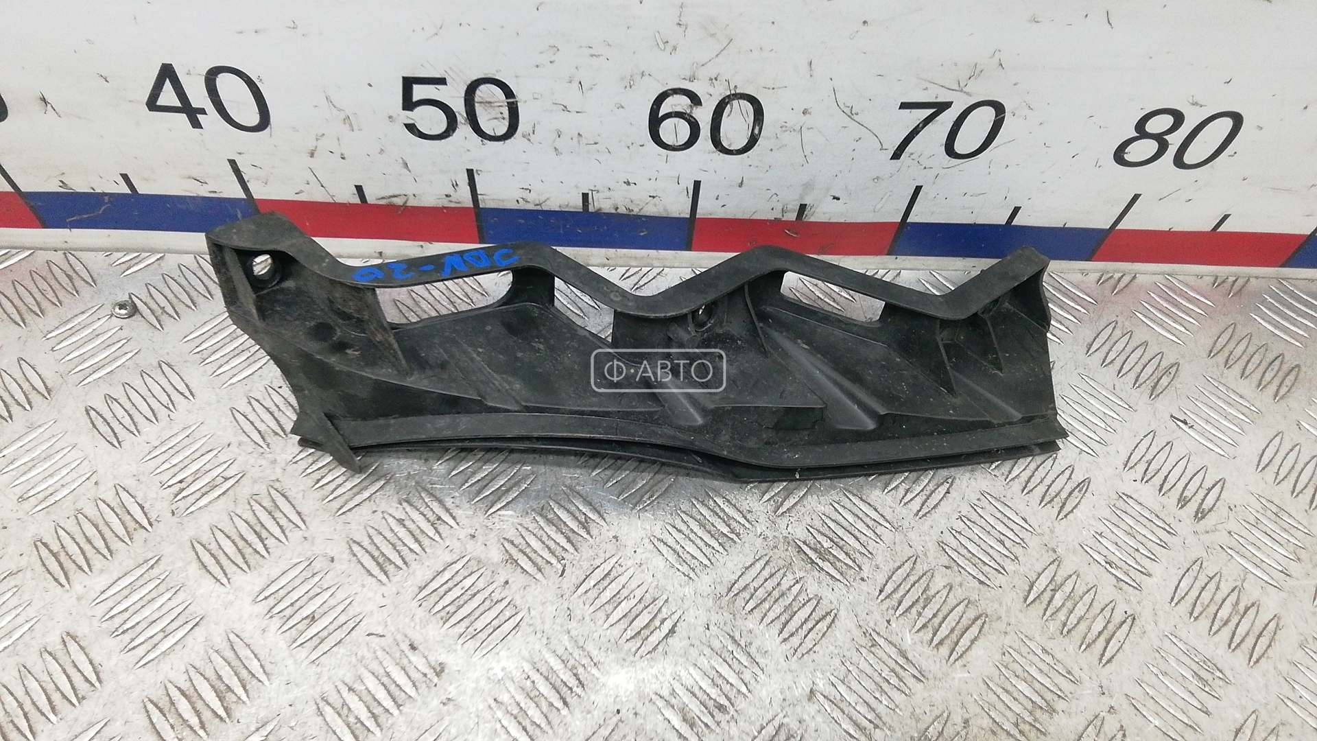 Крепление бампера переднее