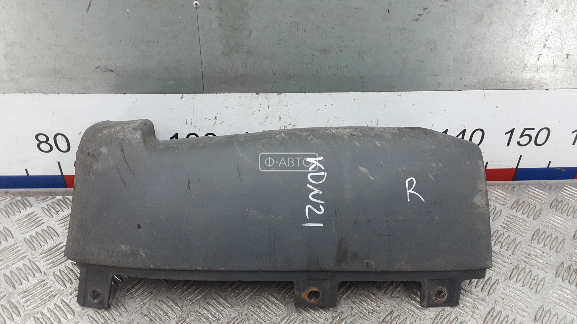 Клык бампера задний правый