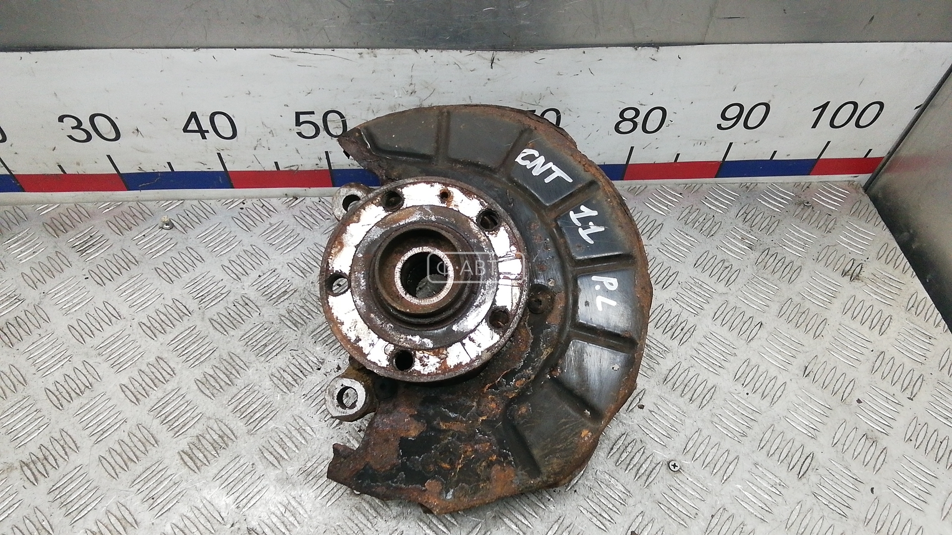 Ступица передняя левая