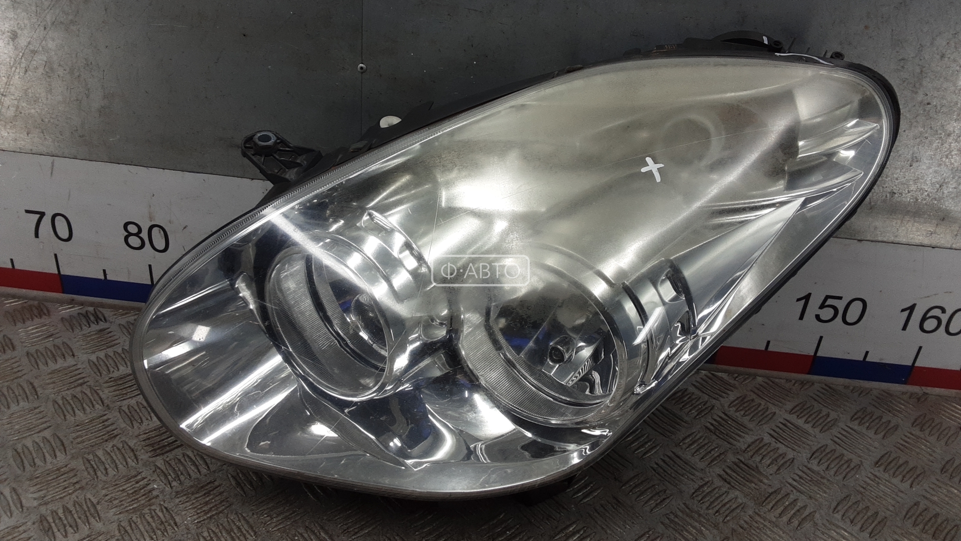 Фара левая
