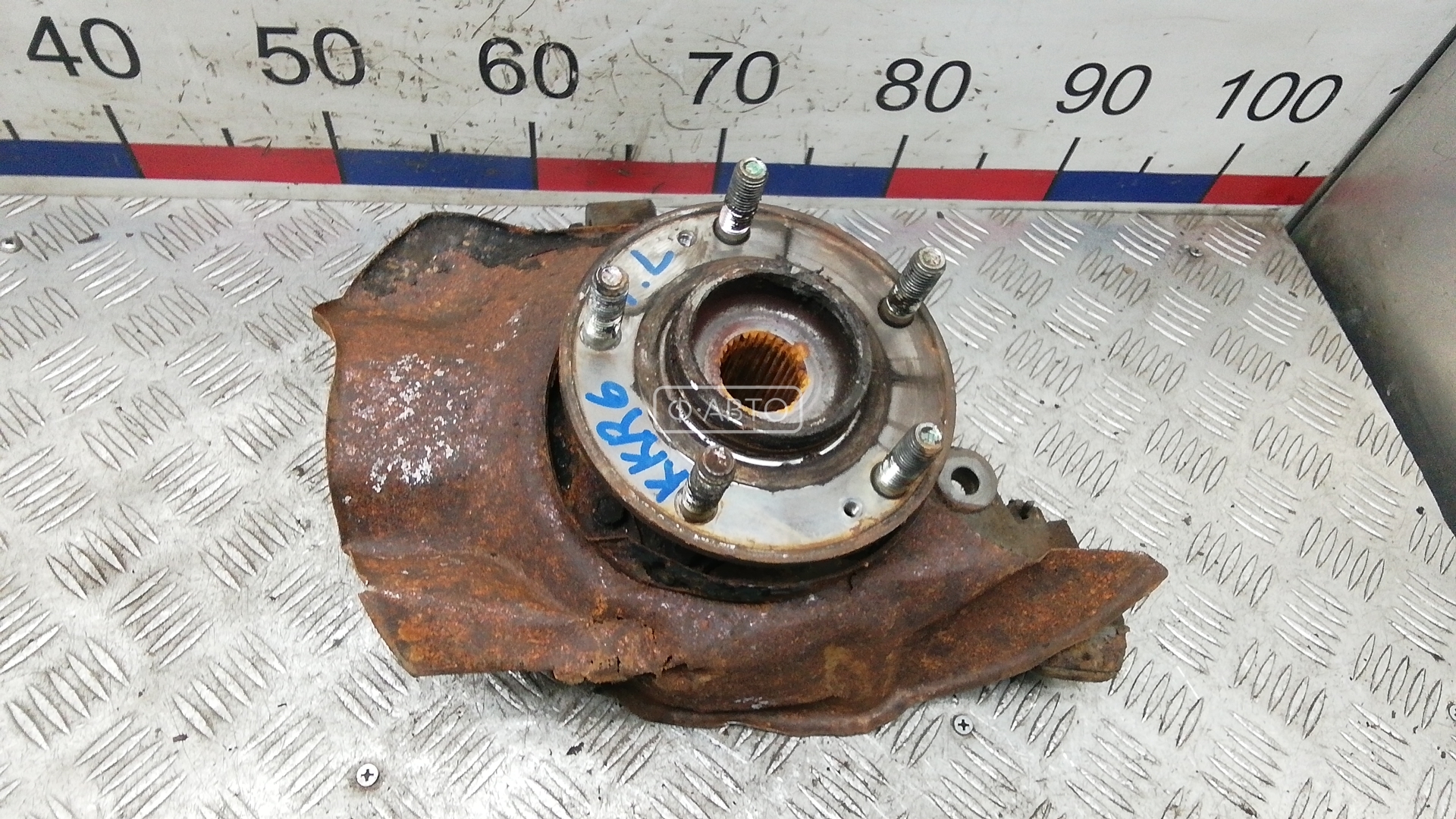 Ступица передняя левая