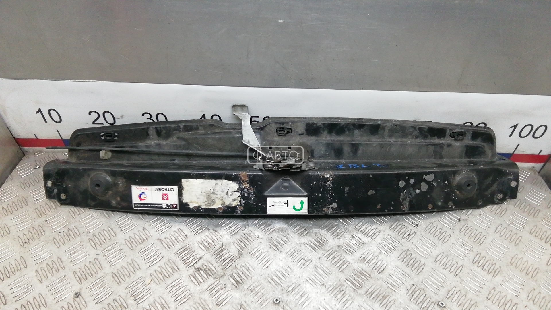 Рамка капота