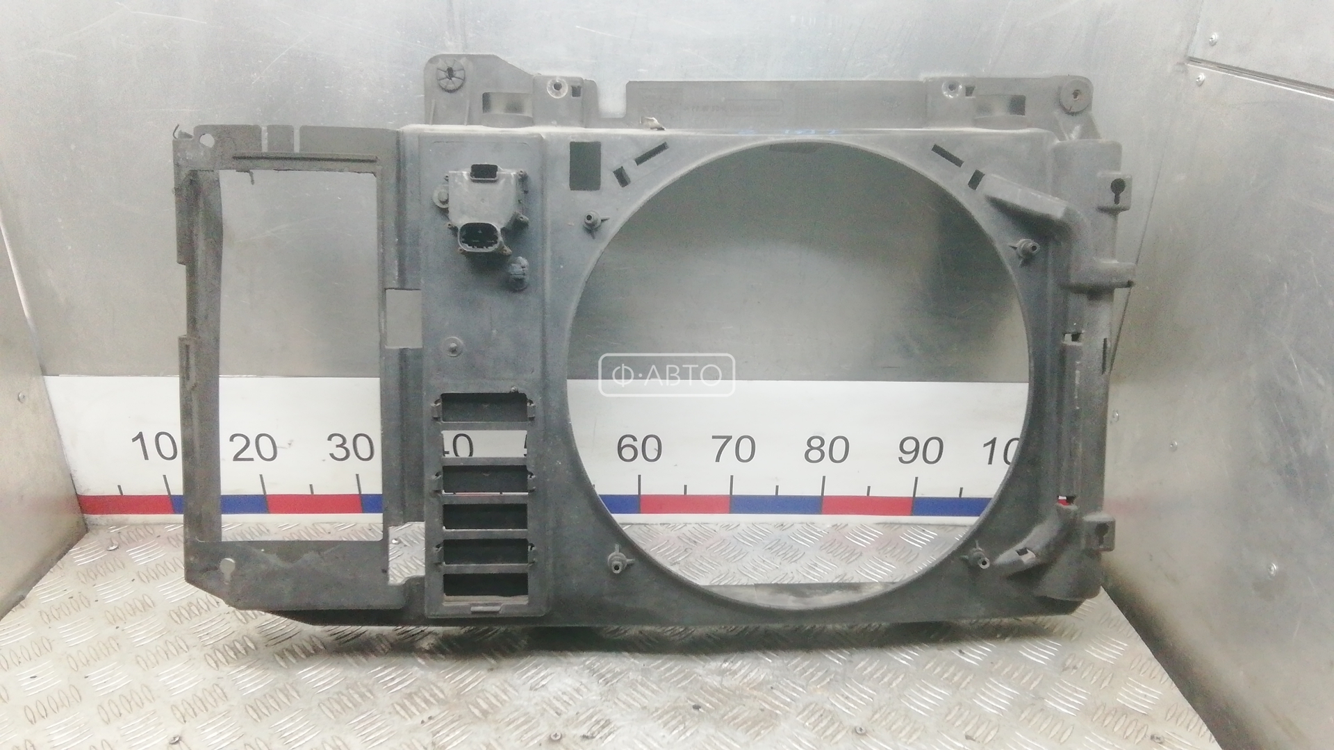 Передняя панель крепления облицовки (телевизор)