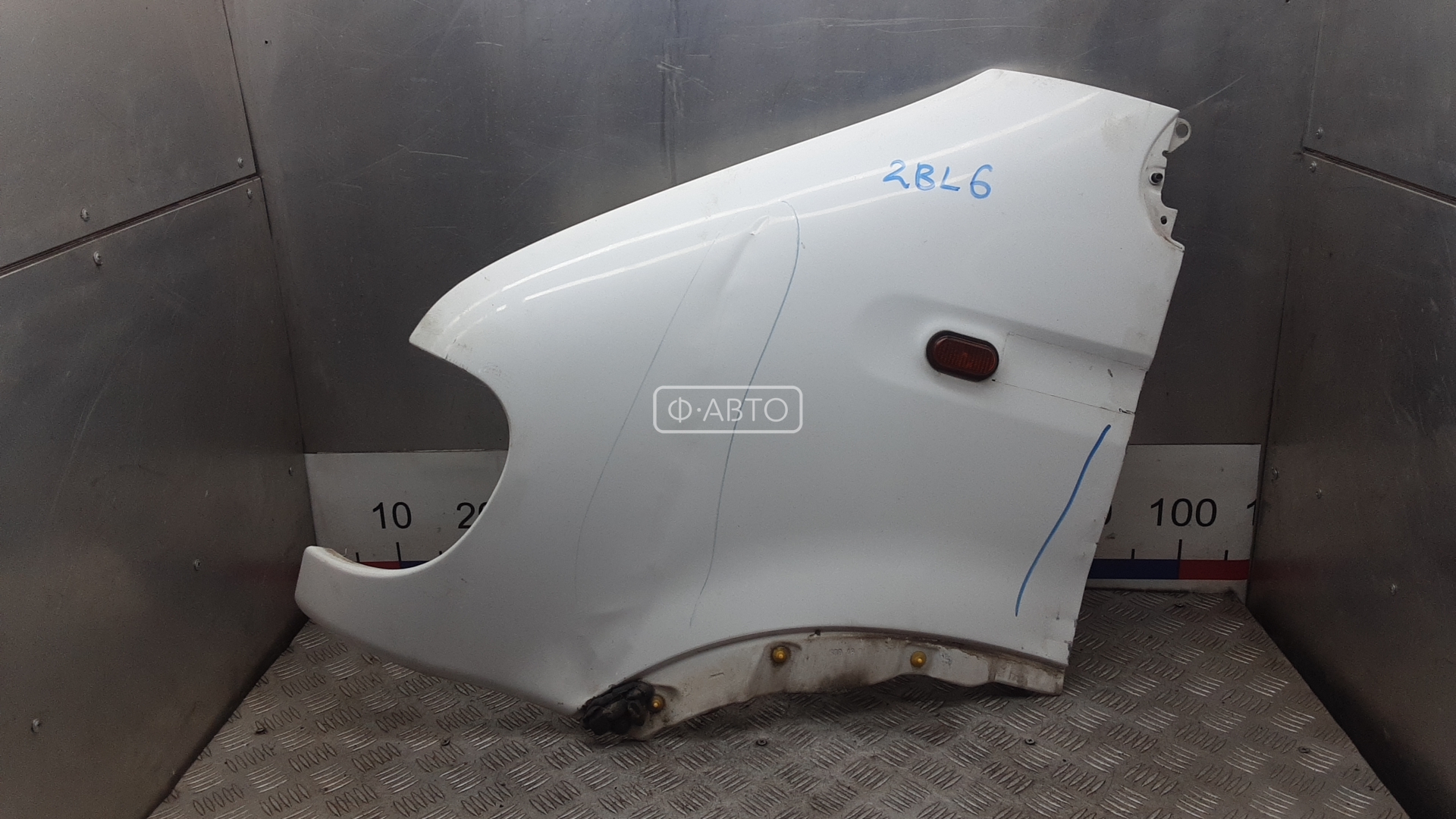 Крыло переднее левое