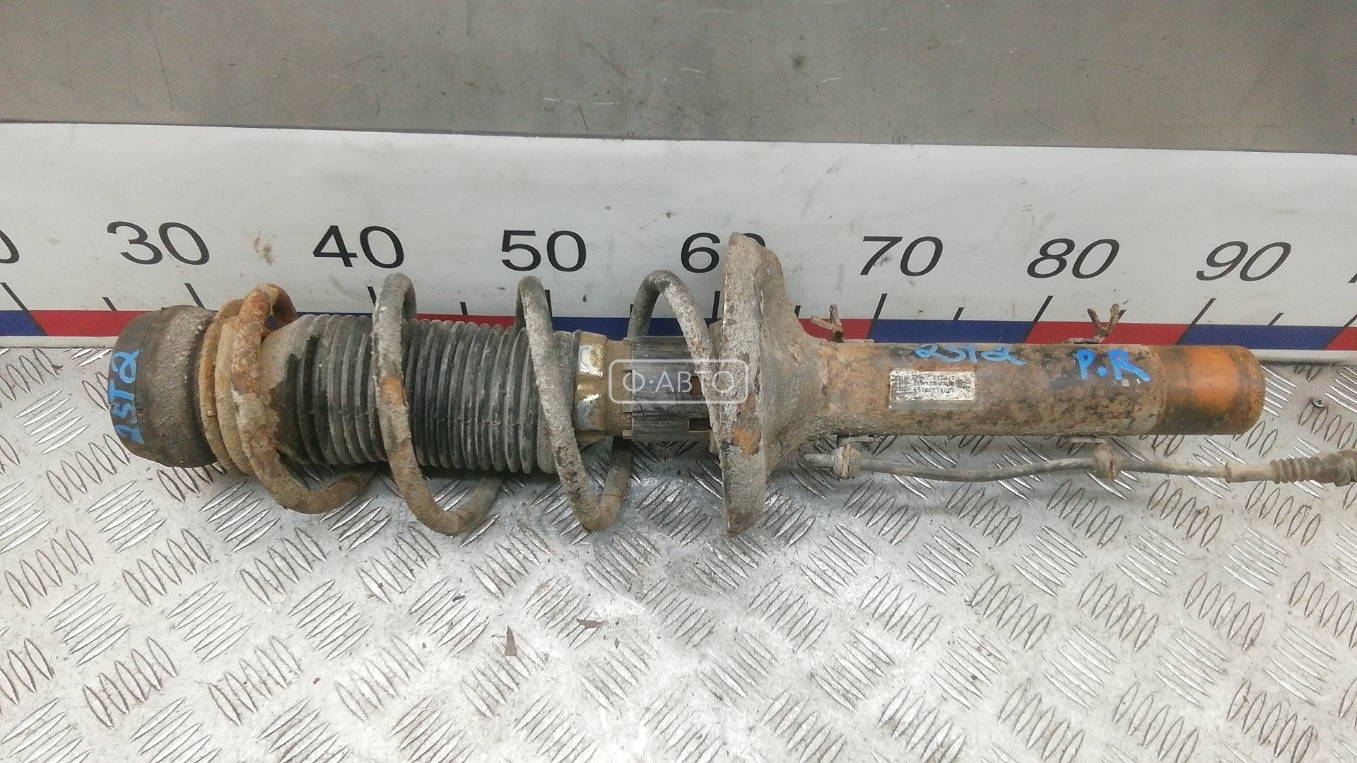 Стойка передняя правая