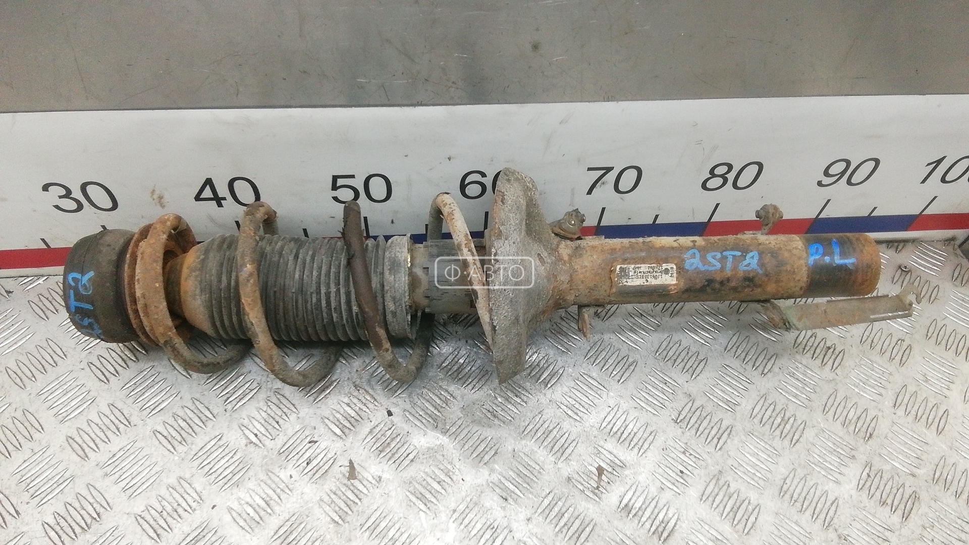 Стойка передняя левая