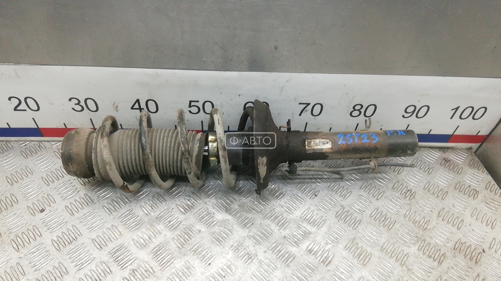 Стойка передняя правая