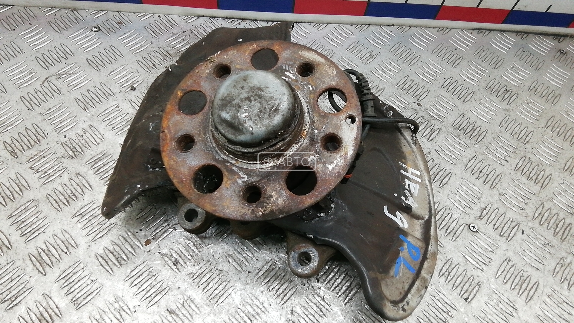 Ступица передняя левая