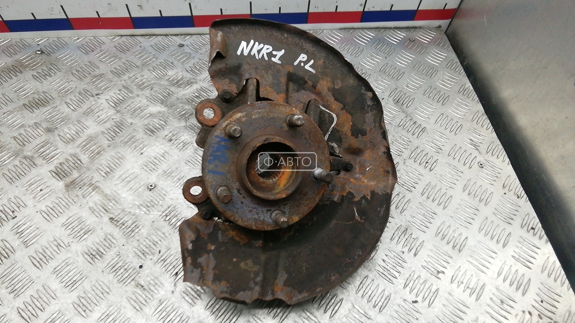 Ступица передняя левая