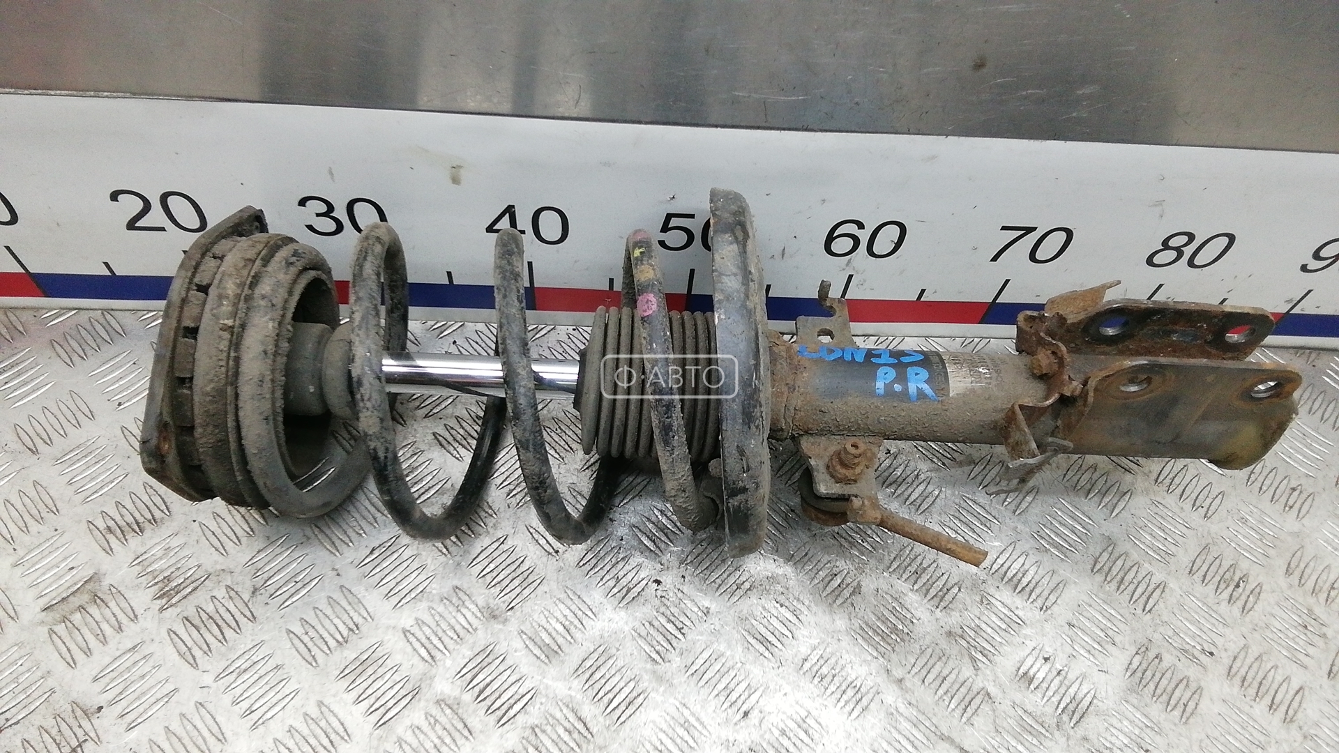 Стойка передняя правая