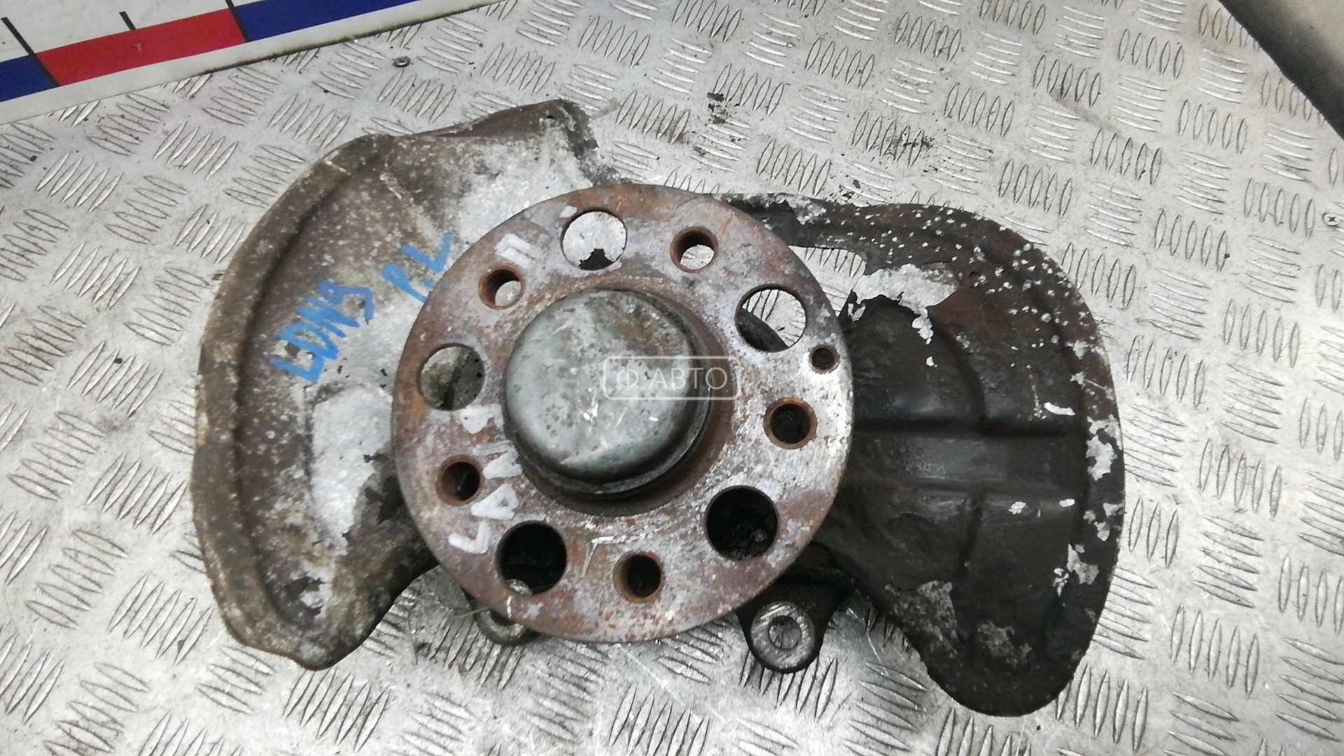 Ступица передняя левая