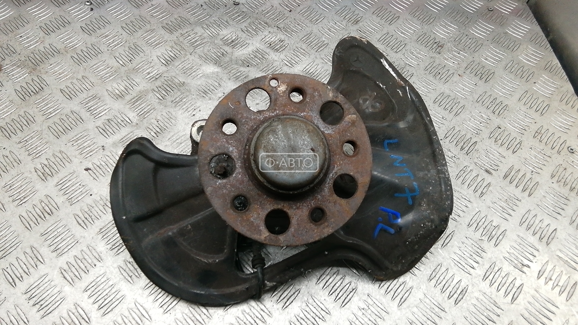 Ступица передняя левая